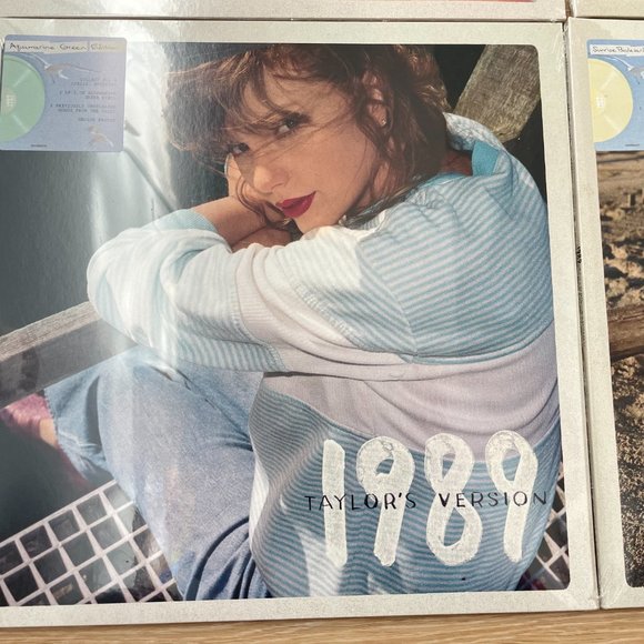 Taylor Swift 1989 Vinyl Set of 4 with Film Strip Display Shelves - Picture 11 of 16